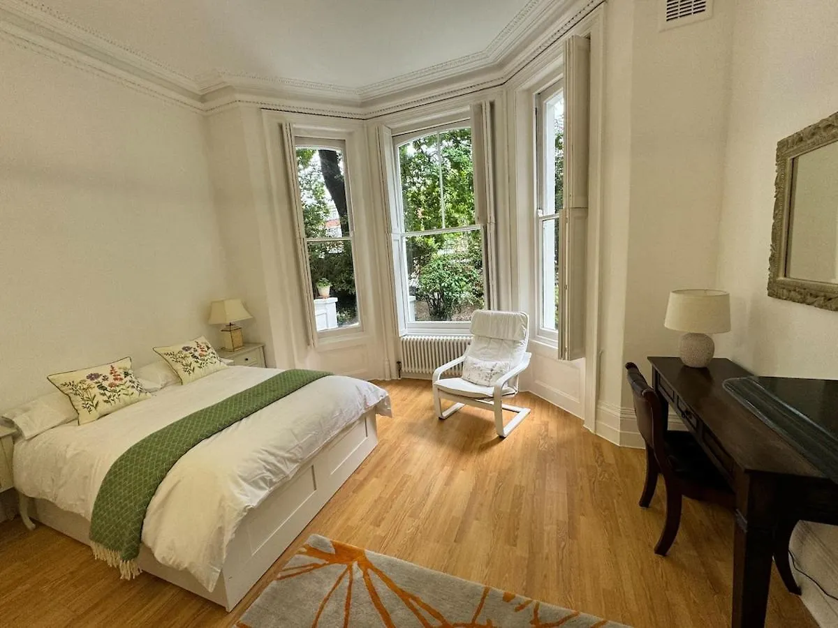 Apartment Exceptionally Large Newly-Refurbished 1-Bed Flat In Hither Green London United Kingdom
