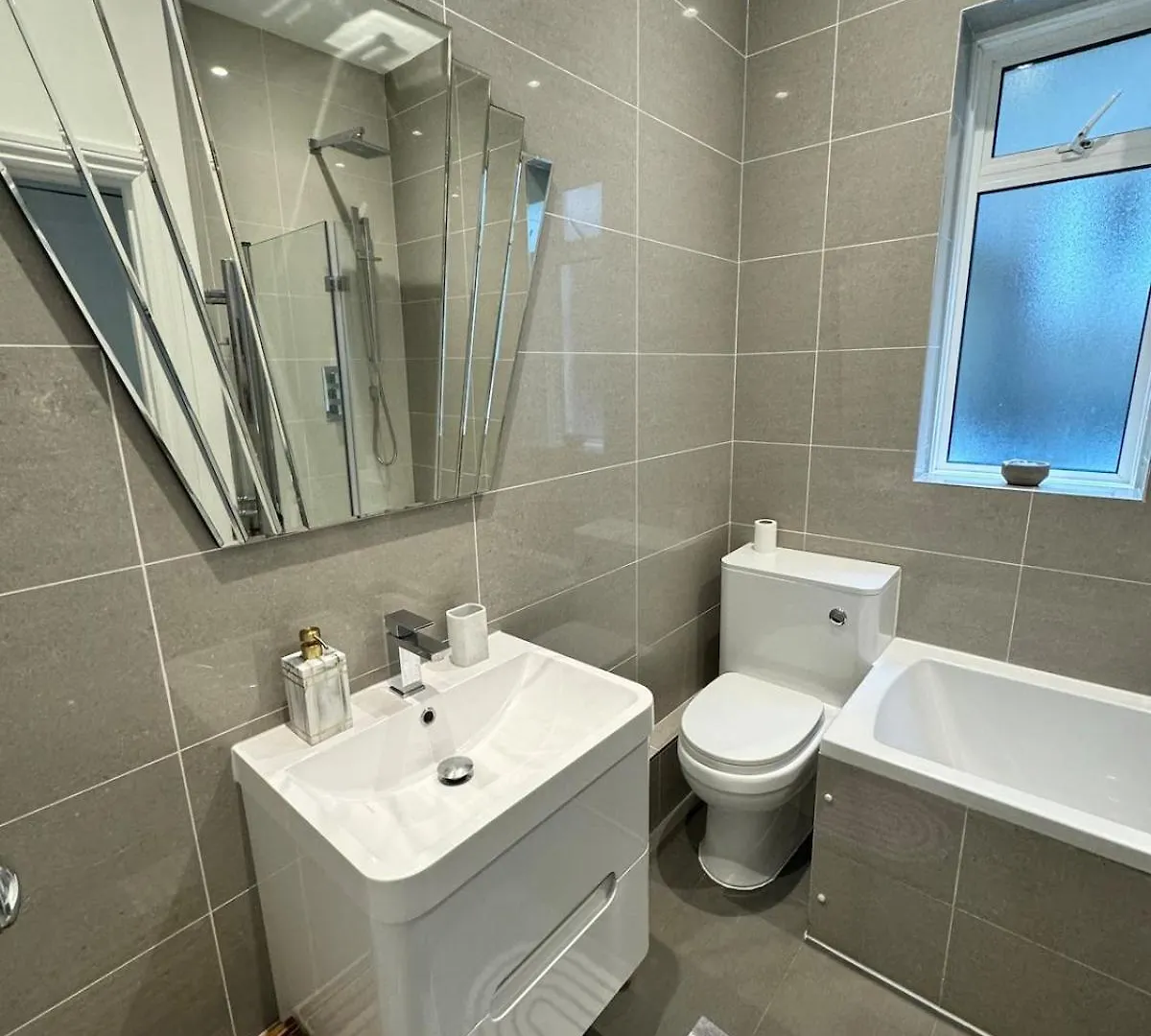 Exceptionally Large Newly-Refurbished 1-Bed Flat In Hither Green Londra Appartamento
