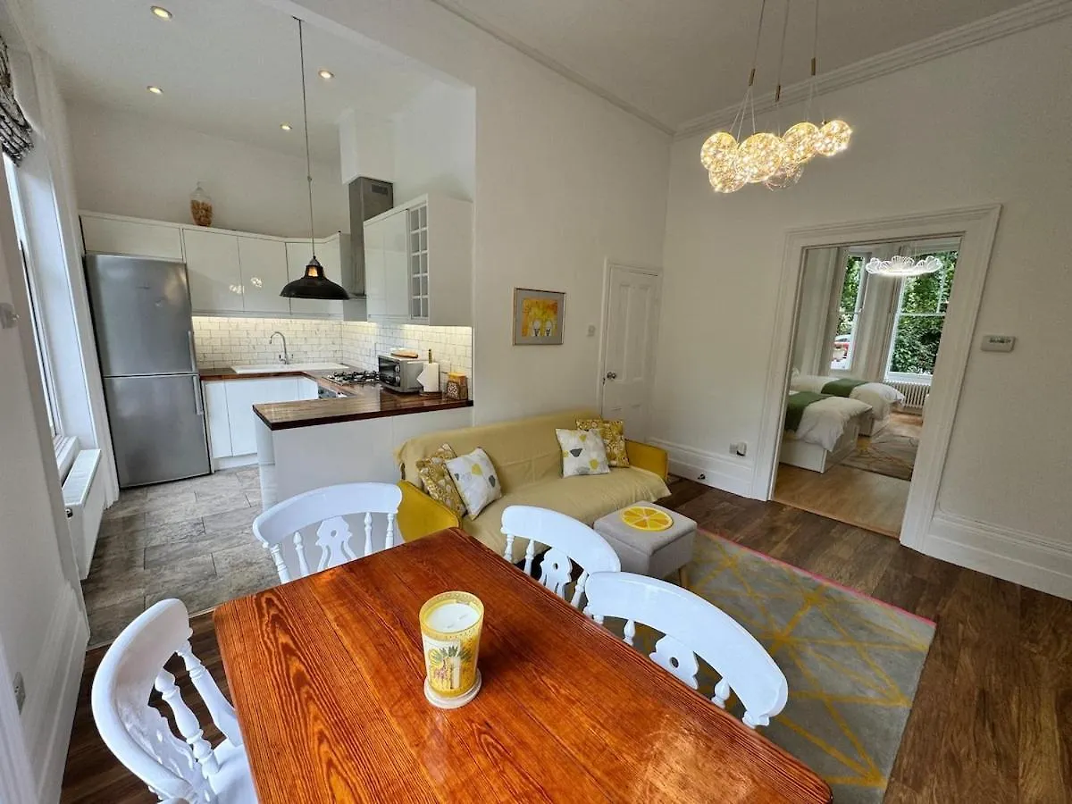 Appartamento Exceptionally Large Newly-Refurbished 1-Bed Flat In Hither Green Londra