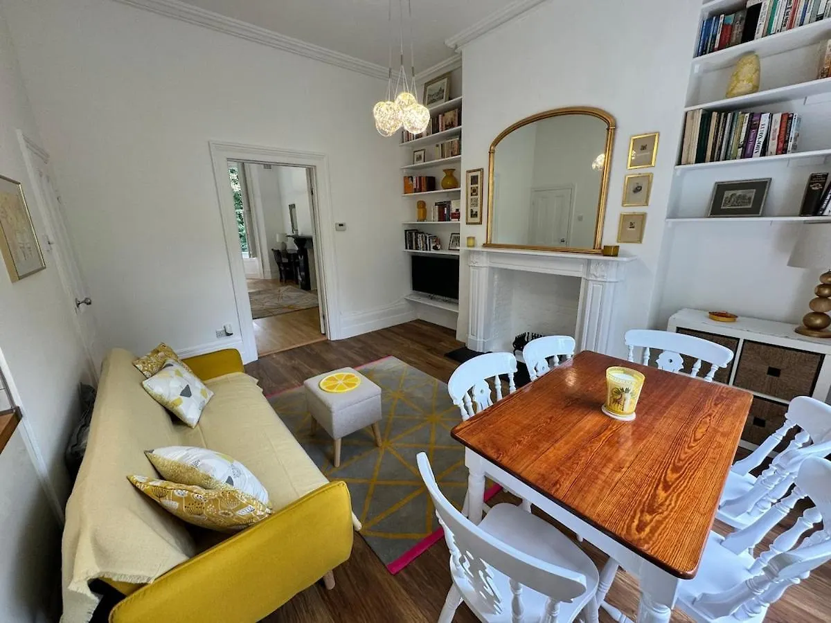 Exceptionally Large Newly-Refurbished 1-Bed Flat In Hither Green Londra 0*,