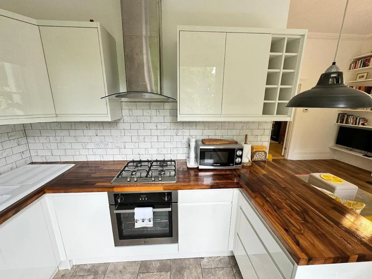 Exceptionally Large Newly-Refurbished 1-Bed Flat In Hither Green Londra Appartamento