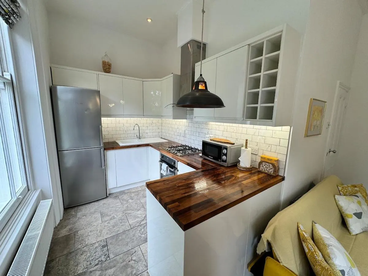 Exceptionally Large Newly-Refurbished 1-Bed Flat In Hither Green Londra Appartamento
