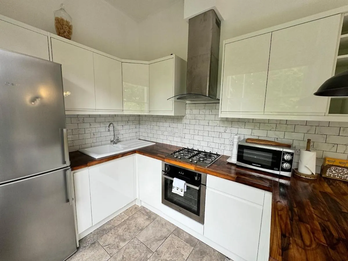Appartamento Exceptionally Large Newly-Refurbished 1-Bed Flat In Hither Green Londra